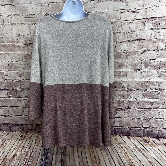 Pink Clover Gray Color Block Twist Hem Fleece Top - Picture 6 of 8